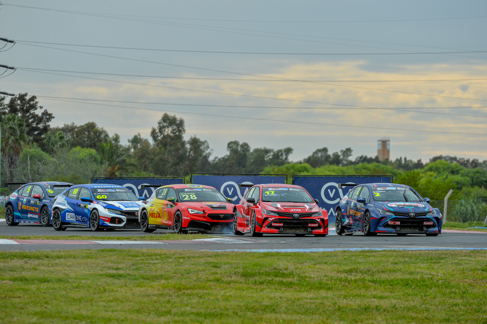 首回合比賽的競逐情況 (Picture: TCR南美房車系列賽)